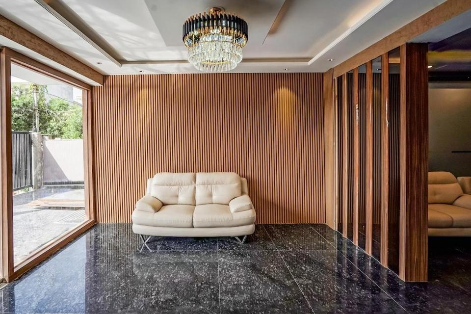 구르가온 Dm 45 Near Huda City Centre B&B 외부 사진